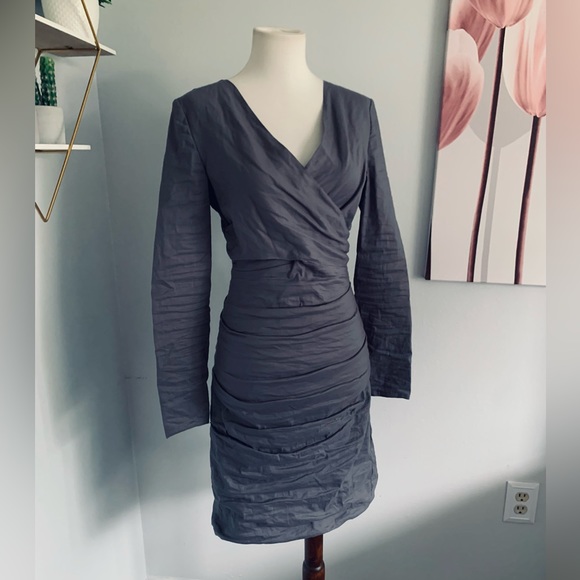 Nicole Miller • Fitted V-Neck Mini Dress • SZ 6 • Retail $440 - Picture 9 of 13